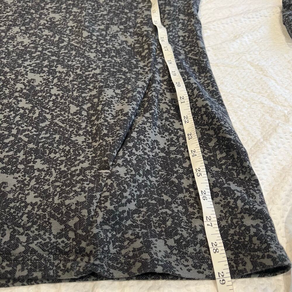 Gymshark black/gray camo hoodie for men size medium - Picture 7 of 9